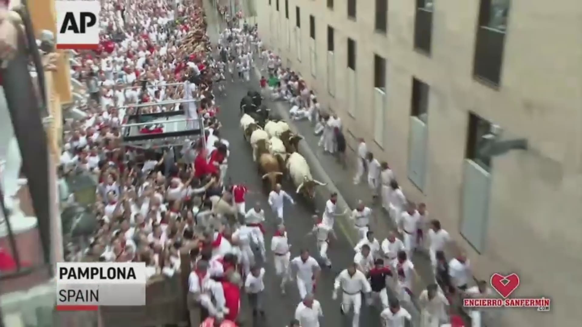 At least five people have been injured in the opening bull run of this year's San Fermin festival in the northern Spanish city of Pamplona on Sunday.