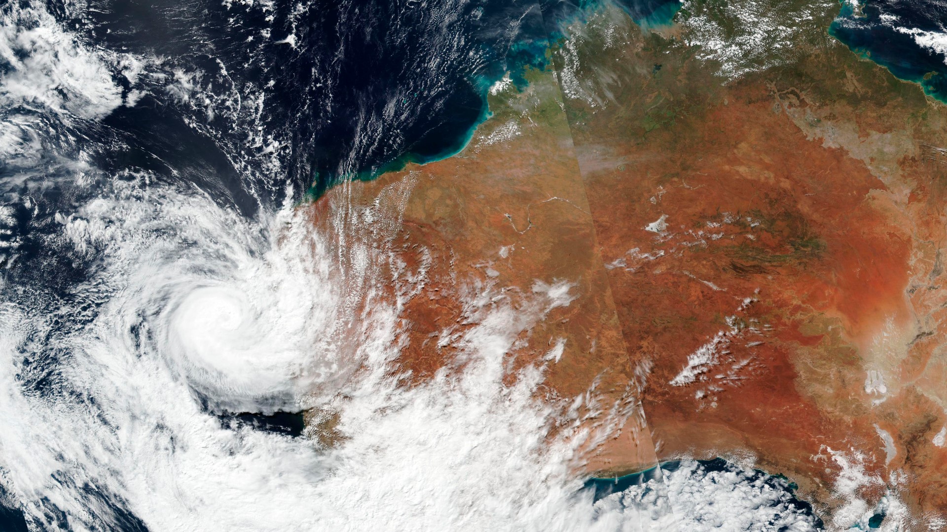 Cyclone damages several towns on Australia’s western coast