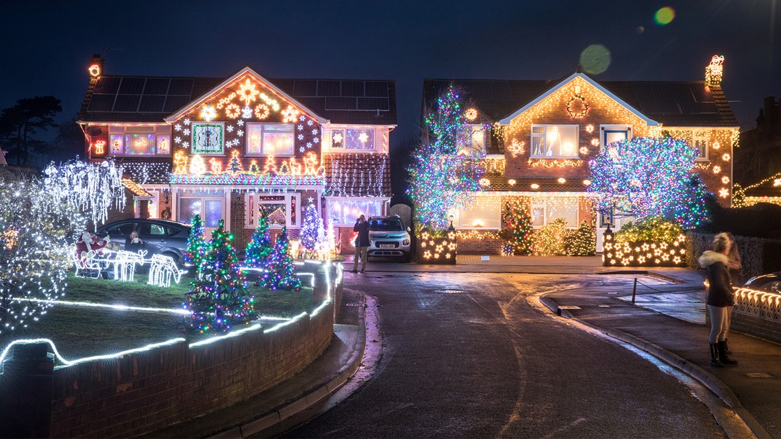 the-great-christmas-debate-white-lights-vs-multi-colored-lights