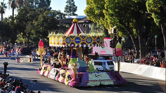 130th Rose Parade boasts floral floats; small fire briefly interrupts