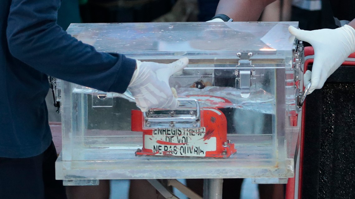 Indonesia plane crash: Divers find black box - Vimarsana News
