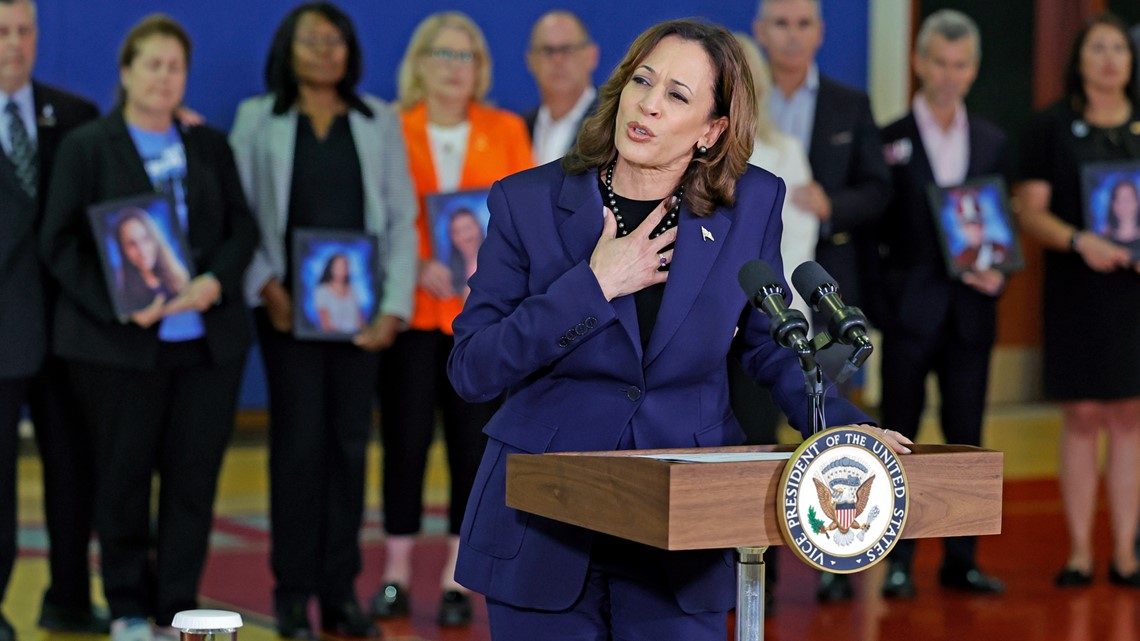 Kamala Harris tours Parkland massacre site - Vimarsana News