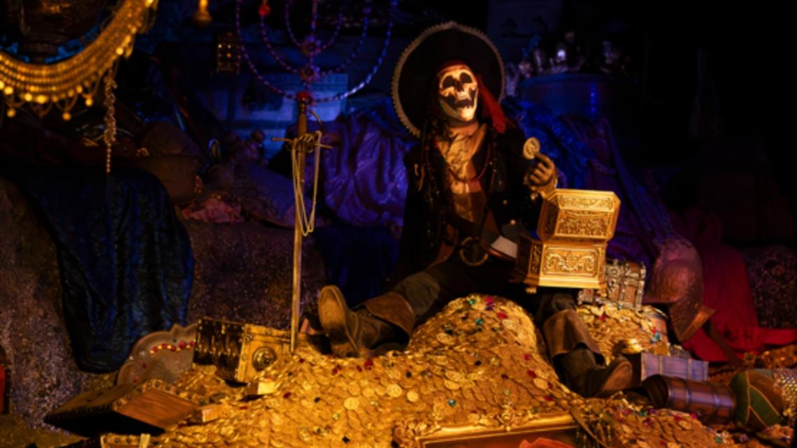 カリブの海賊　スケルトンスタチュー Iconic Disneyland ride reopens with a big change | wtsp.com