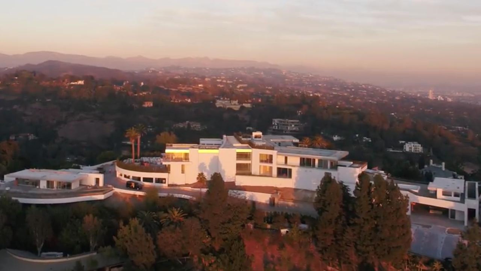 In The Second Gilded Age The Mansions Get Bigger And The Homeless Get Closer Wtsp Com