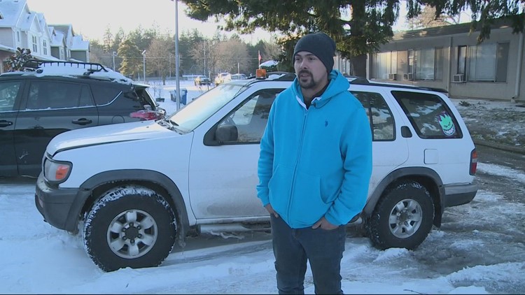 Oregon man frees more than 20 vehicles stuck on icy off-ramp during storm