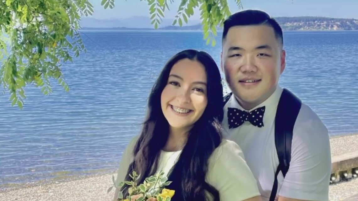 Survivors marry after walking away from plane crash - Vimarsana News
