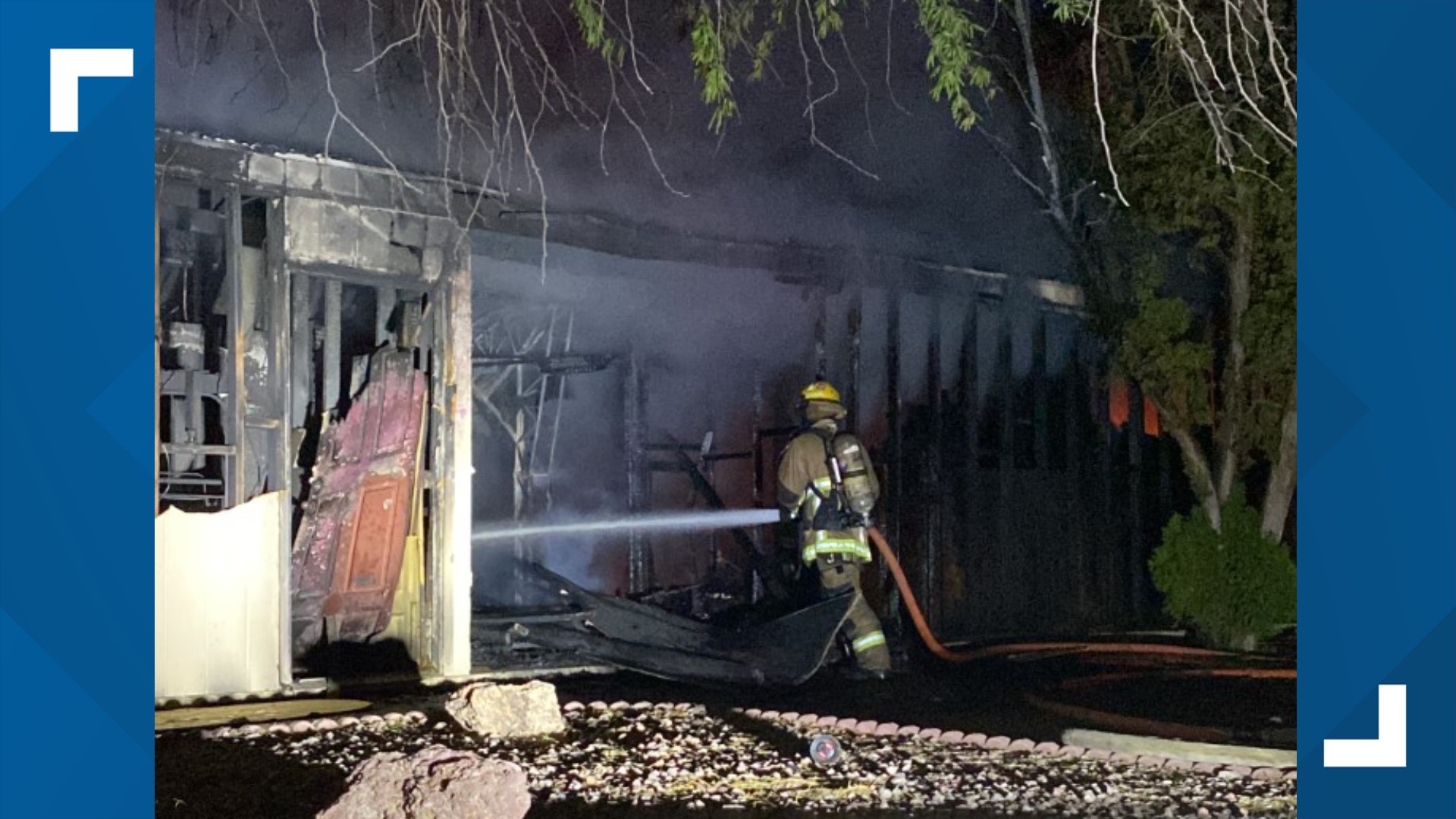 6 people displaced, 6 cars destroyed in Arizona apartment fire | wtsp.com