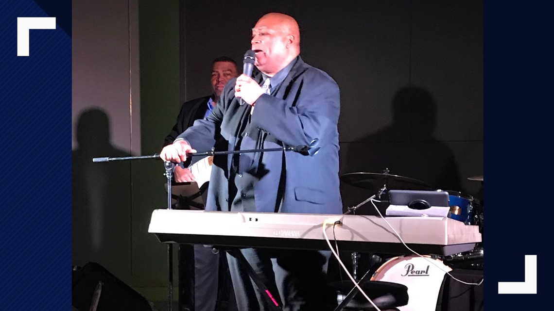 Blues national anthem singer performs &#39;Gloria&#39; at St. Louis couple&#39;s wedding | www.bagssaleusa.com/product-category/backpacks/