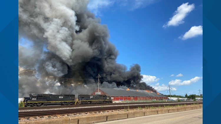 5-alarm fire erupts at recycling factory near St. Louis