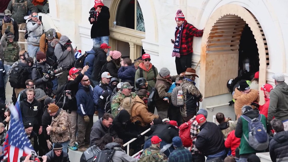 VIDEO: Middleburg couple runs away from reporters after hearing on charges connected to Capitol riots - Vimarsana News