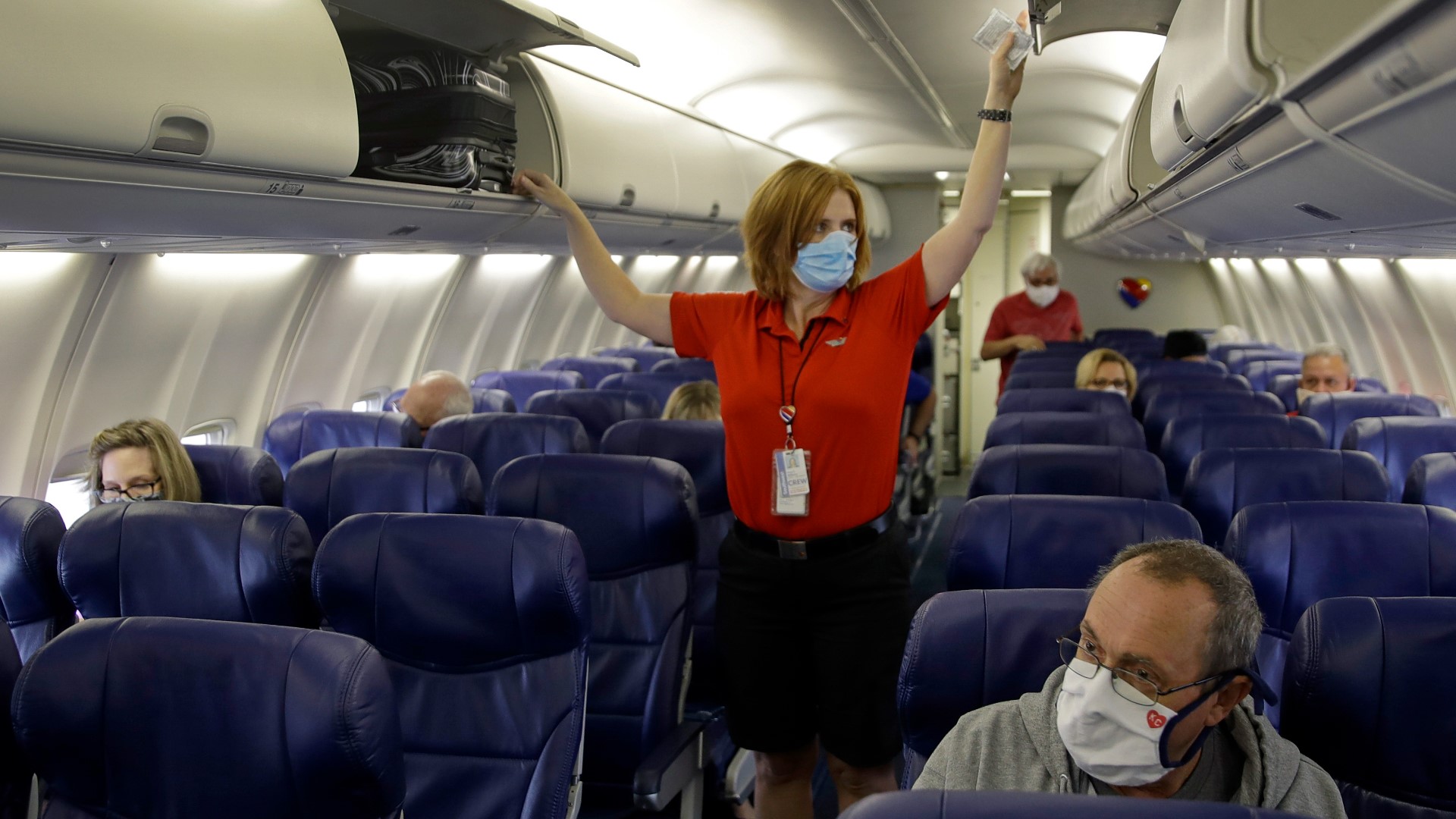 Plane mask mandate struck down by federal judge | wtsp.com