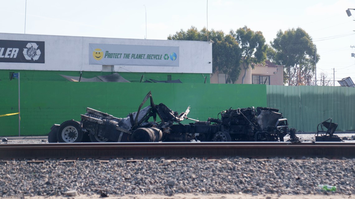 LA Explosion: Truck fuel tank explosion injures 7 firefighters - Vimarsana News