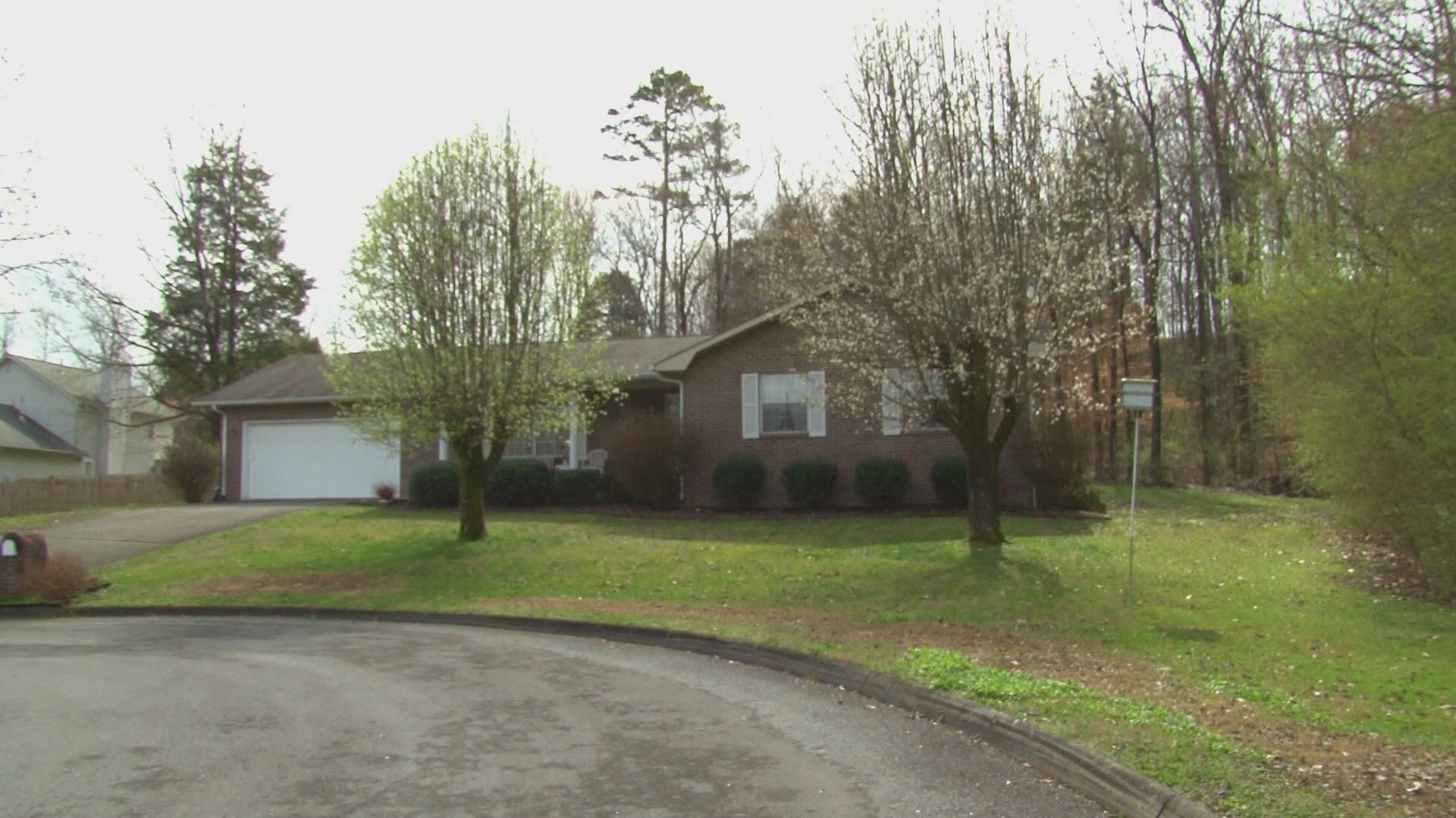 A 95-year-old former World War two concentration camp guard is trying to convince an appeals court to let him stay in East Tennessee.