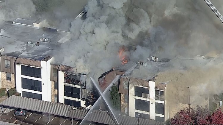 60 displaced, firefighters rescued during 4-alarm blaze at Dallas apartment complex
