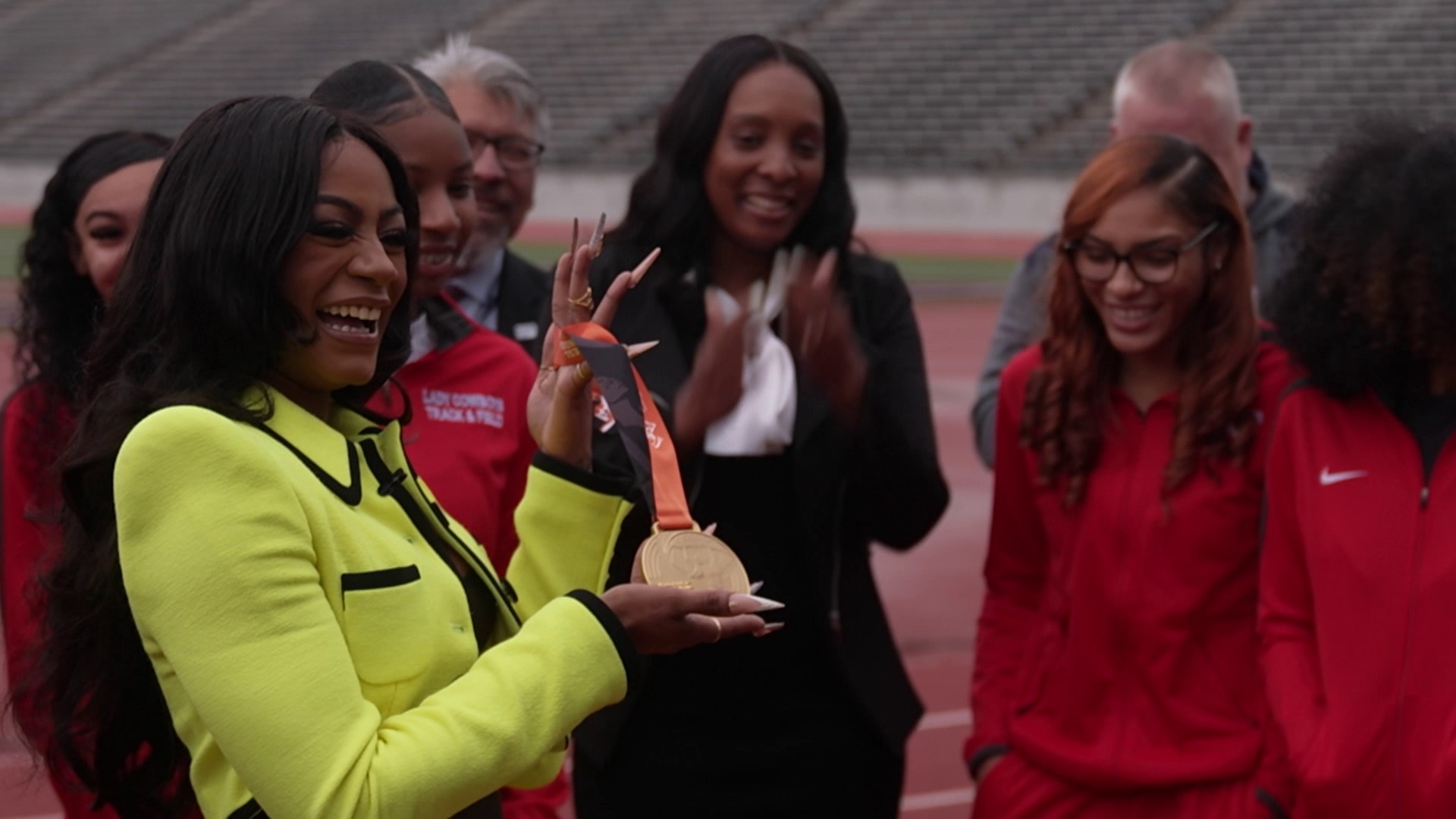 Sha'Carri Richardson returned to Dallas ISD on Friday bearing the official title of the world's fastest woman -- and seeing her name emblazoned on her former track.