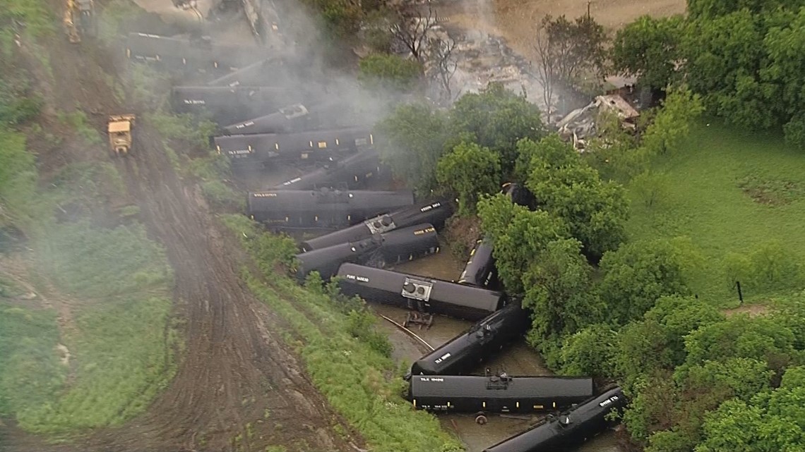 Fumes from train derailment cause evacuations in Texas