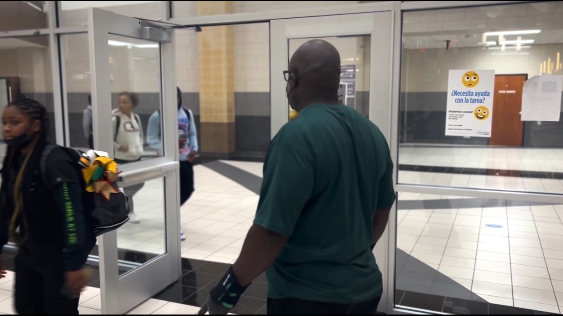 'Dads on Duty' in DeSoto ISD working to make a difference - Vimarsana News