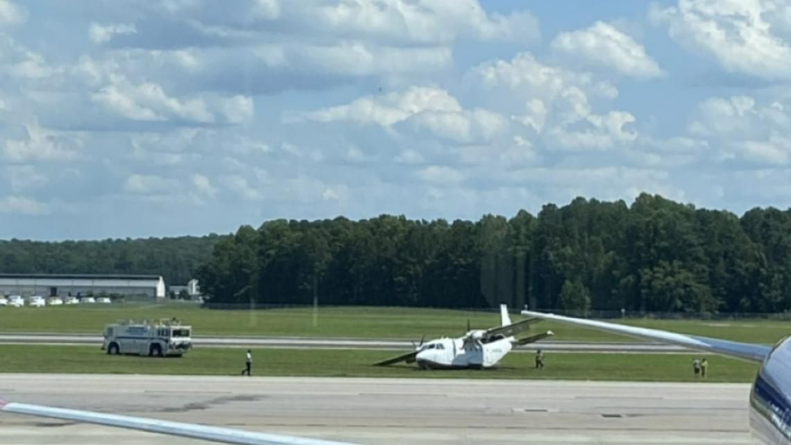 Man dies falling from plane without parachute in North Carolina - Vimarsana News