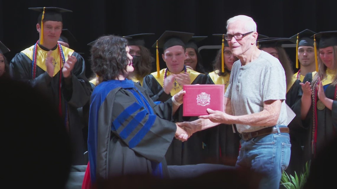 89-year-old veteran finally gets high school diploma - Vimarsana News