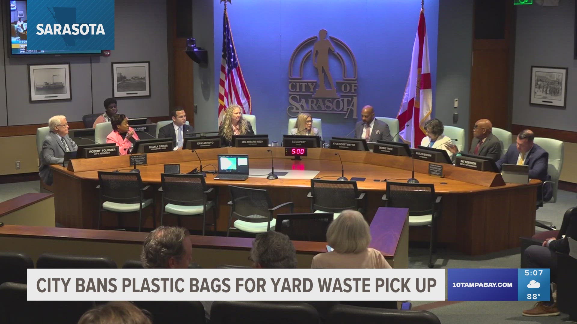 In a 4-1 vote, Sarasota city commissioners moved forward with the plan to ban the use of plastic bags for yard waste collection.