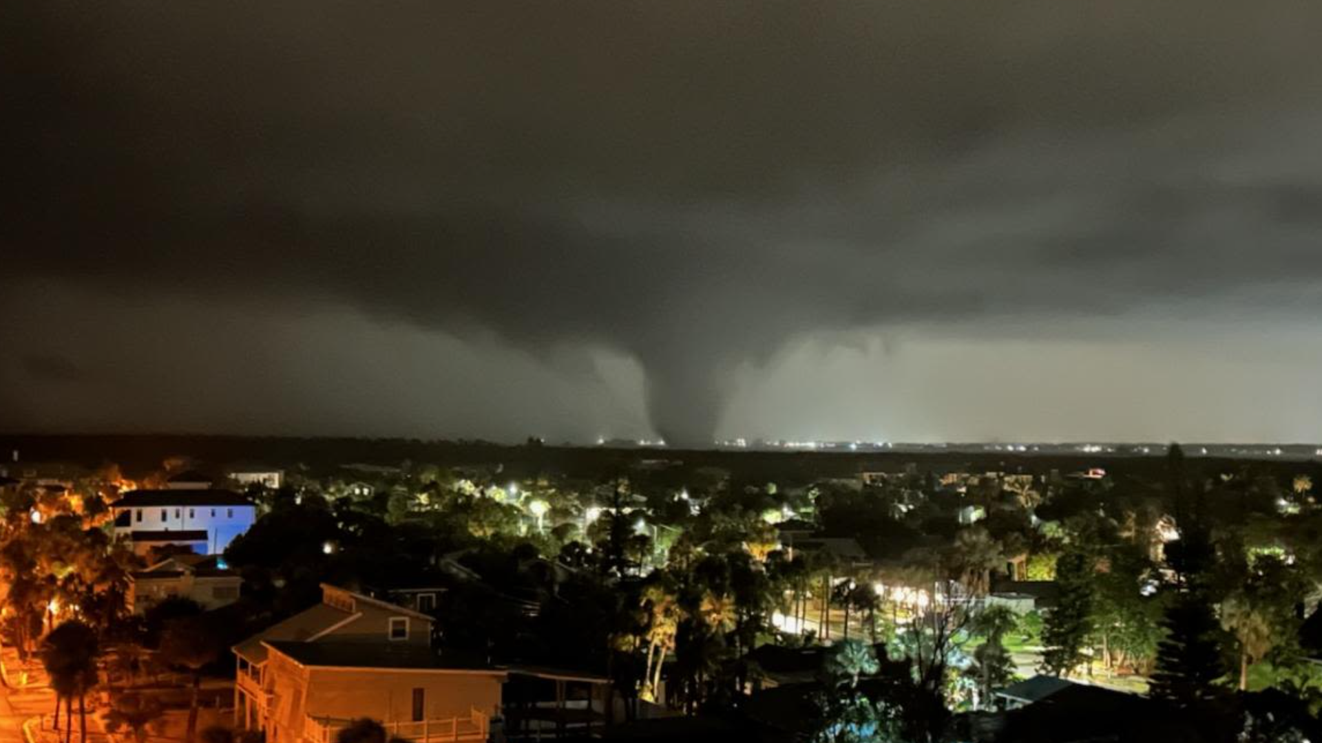 Tampa Bay cleans up after 2 tornado touchdowns | wtsp.com