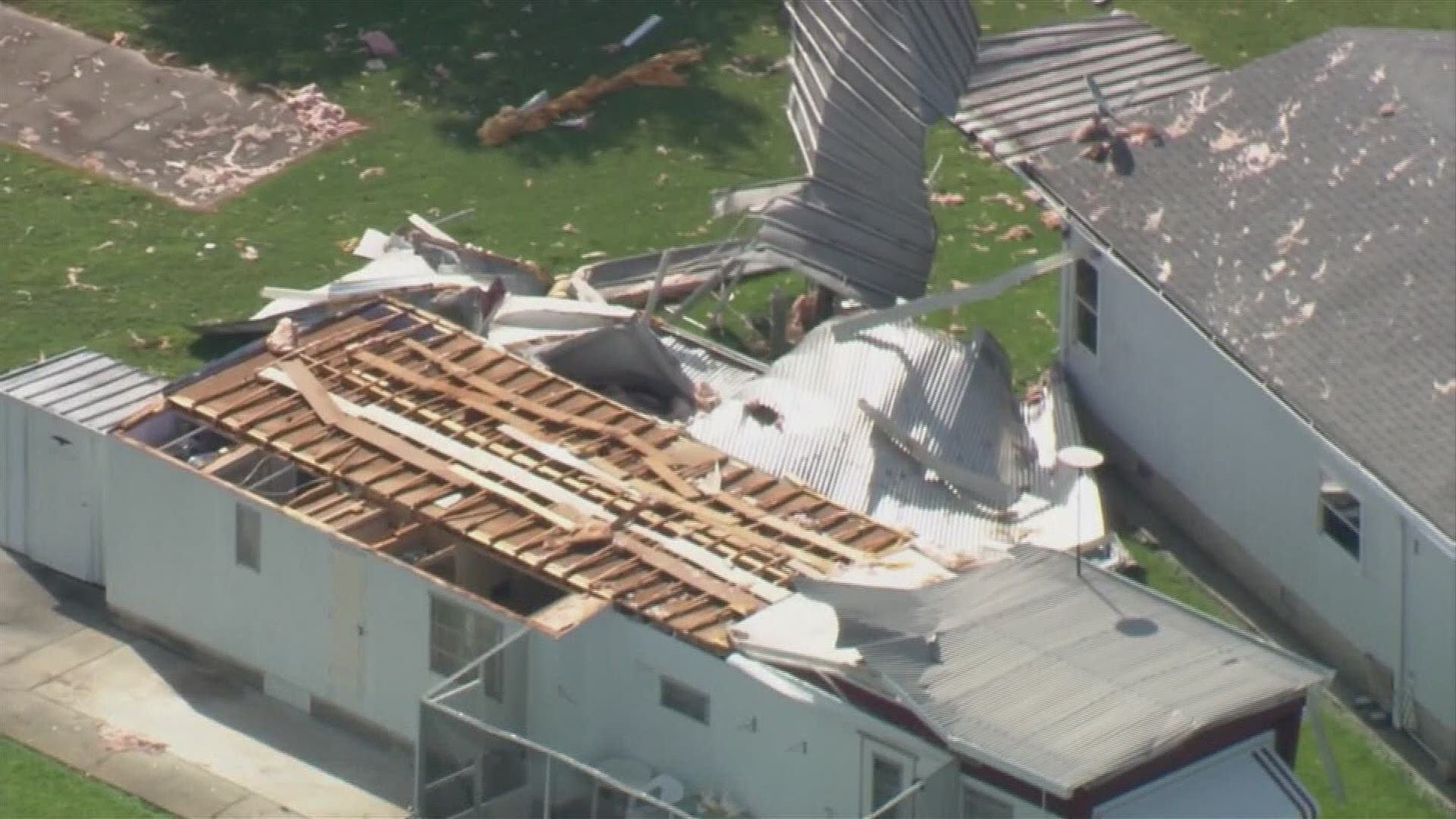 Strong, severe storms rip roof off Palmetto mobile home | wtsp.com