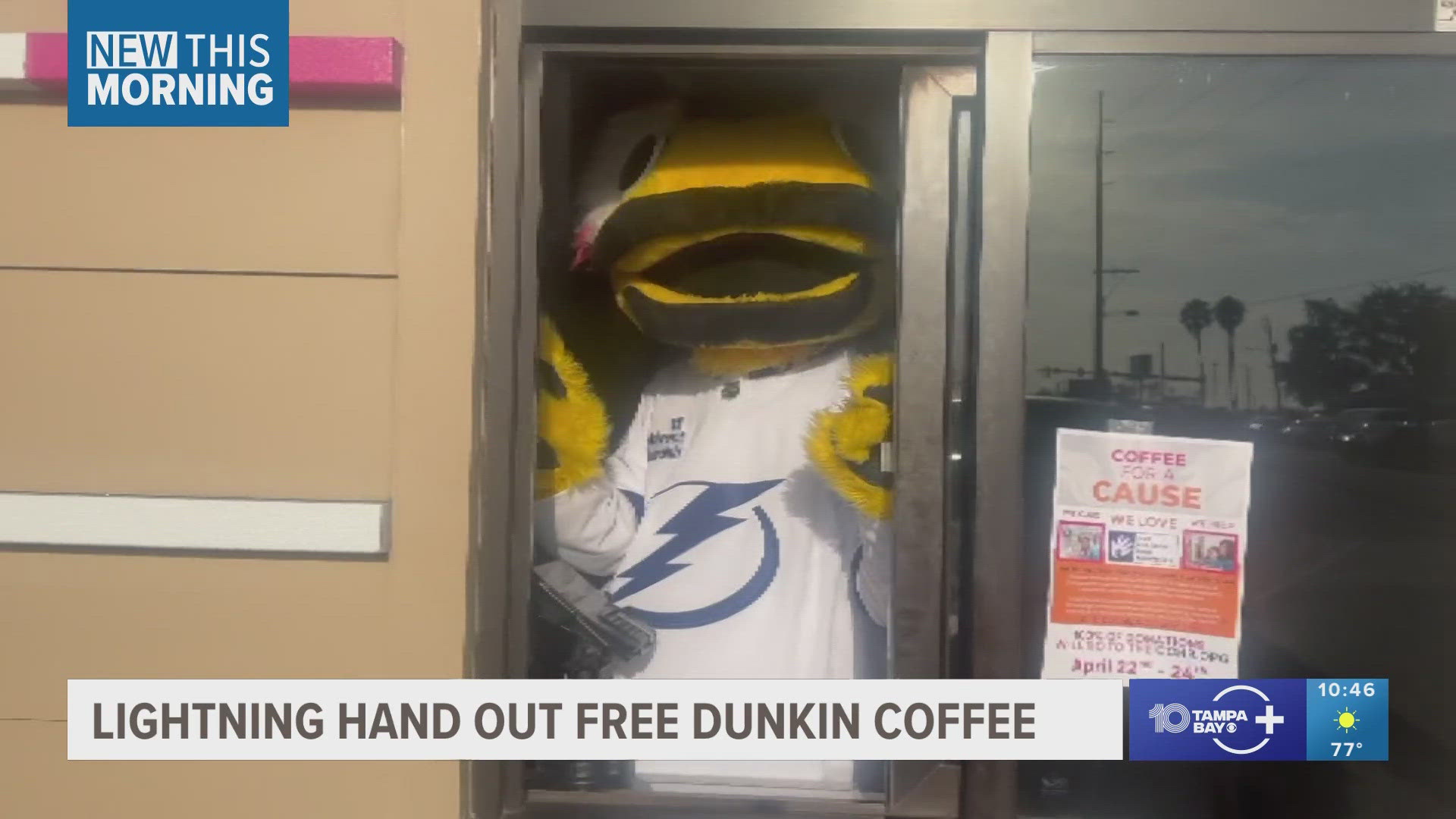 The Tampa Bay Lightning celebrated their upcoming first playoff game by paying it forward to their fans and paying for their coffees. 