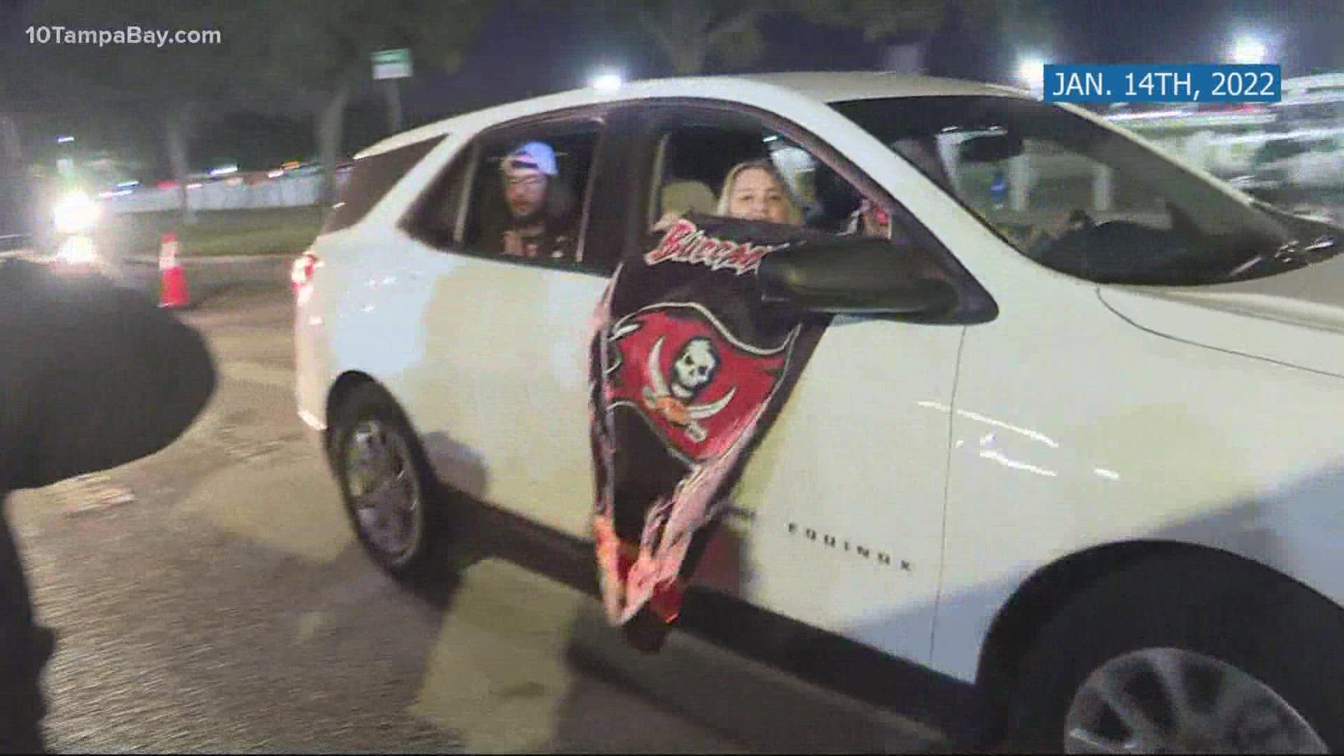 Bucs to hand out free playoff swag to fans in Friday morning drive-thru