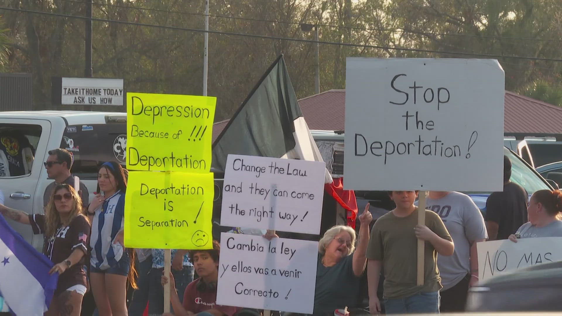Families hold demonstration against mass deportations in Plant City