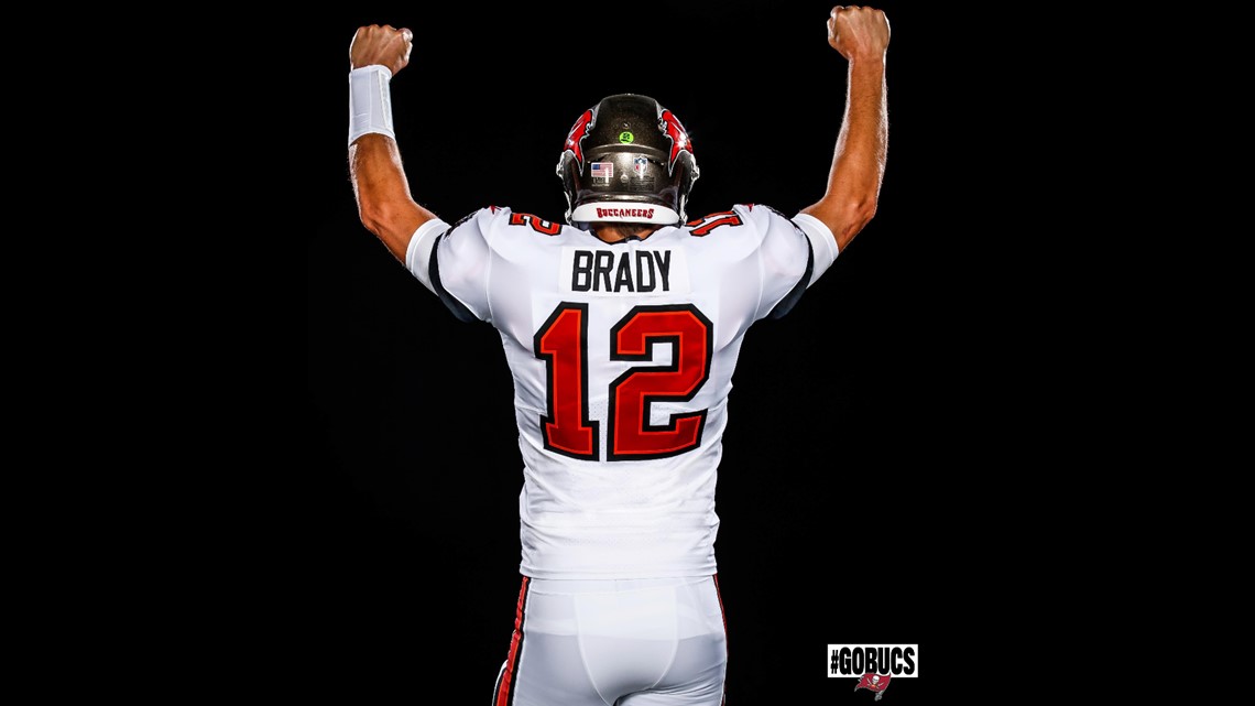 Bucs release photos of Brady in new uniform