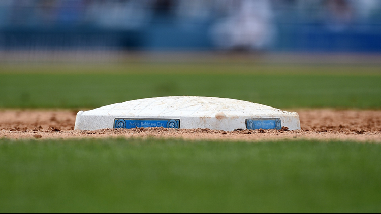 Coroner: Fan struck in head by foul ball during Dodgers game died