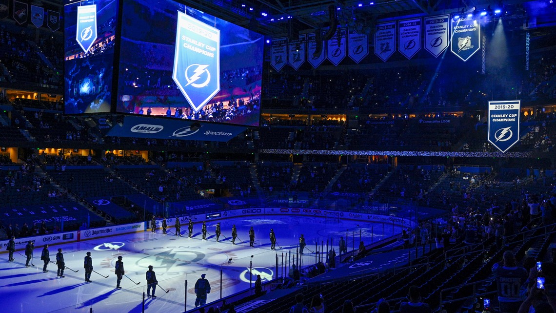 Lightning to raise Stanley Cup banner Saturday with fans in attendance