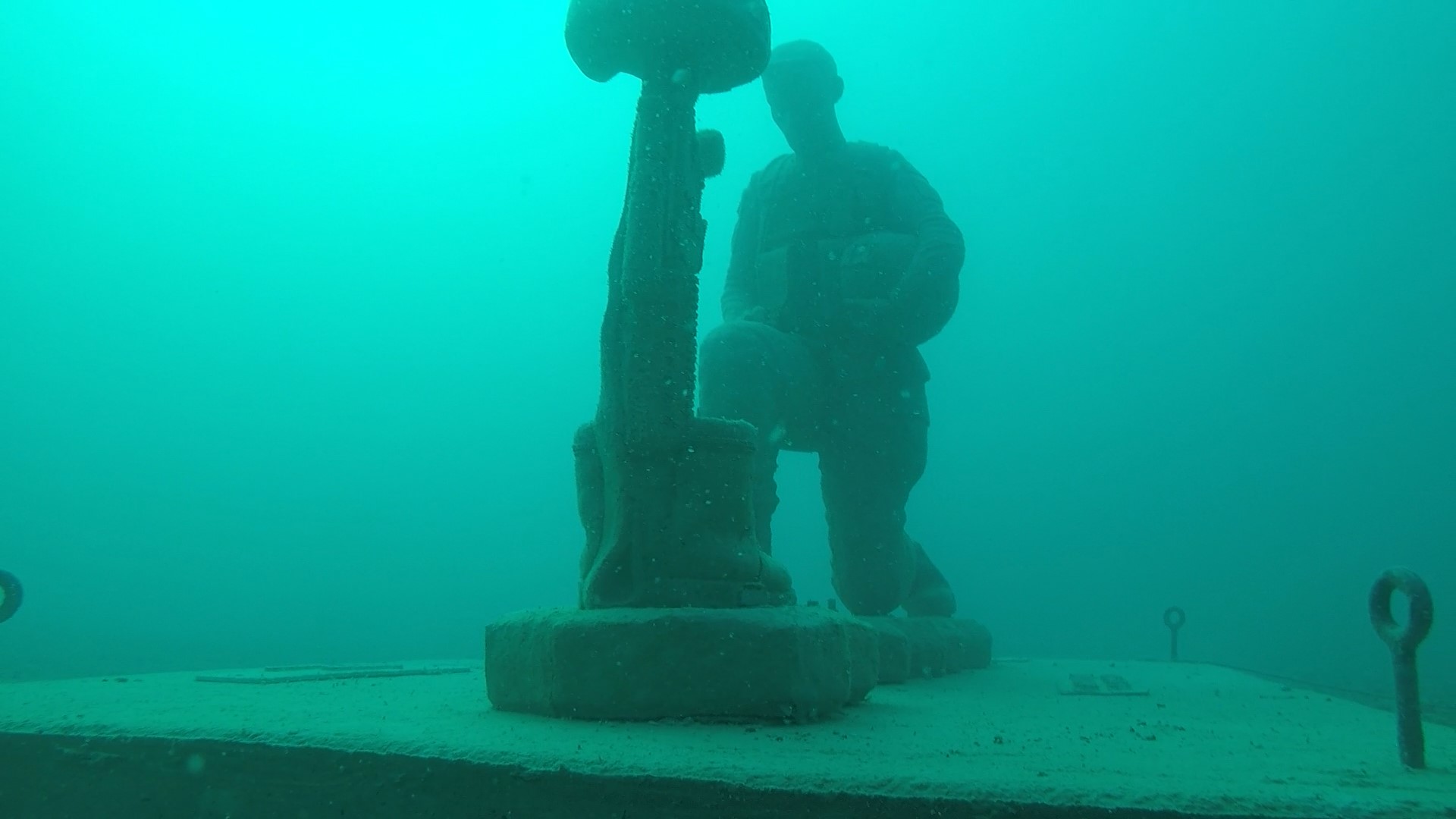 Circle of Heroes underwater memorial honors vets in Clearwater