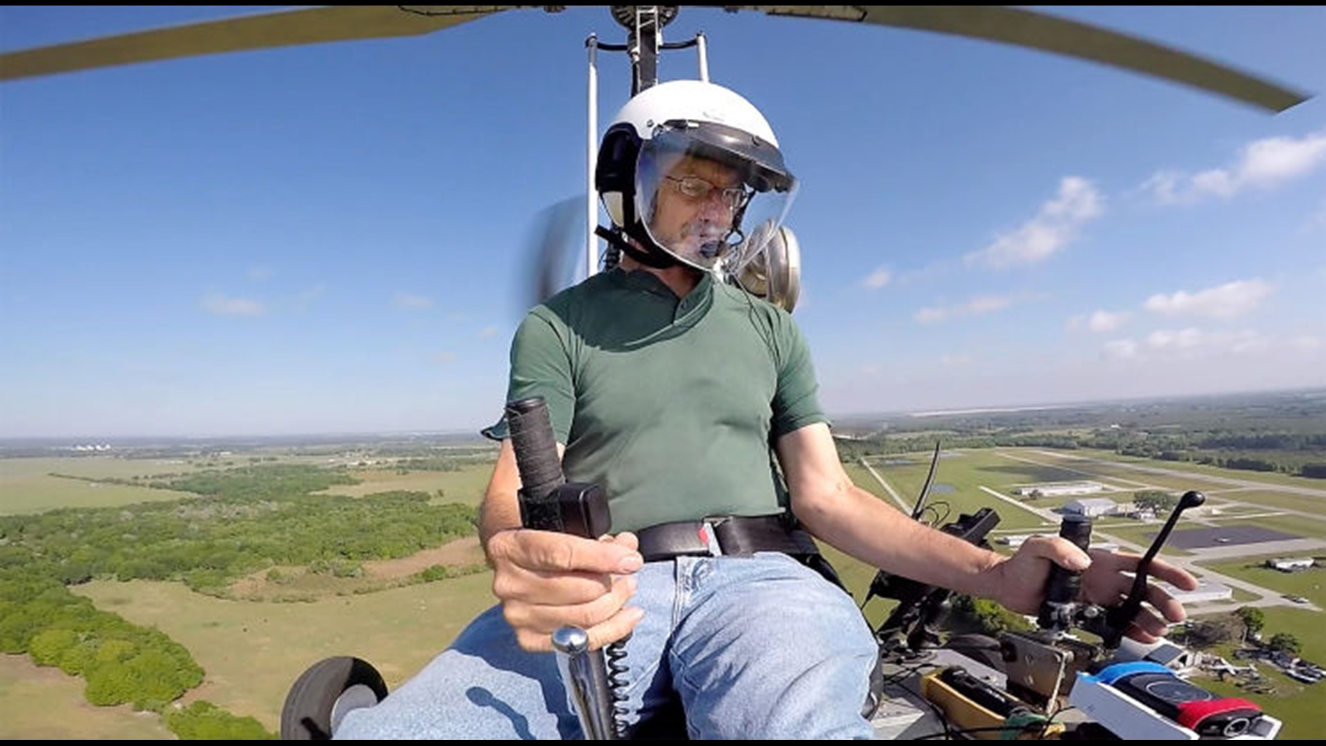 What is the difference between a helicopter and a gyrocopter?