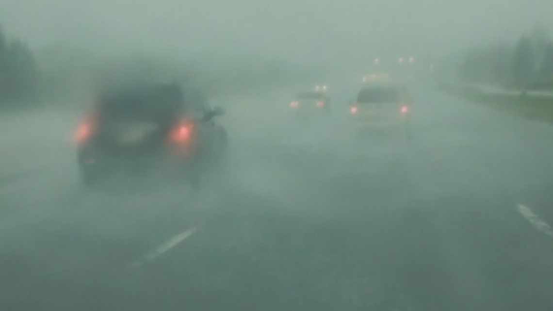 Florida bill would let drivers use hazard lights in rain