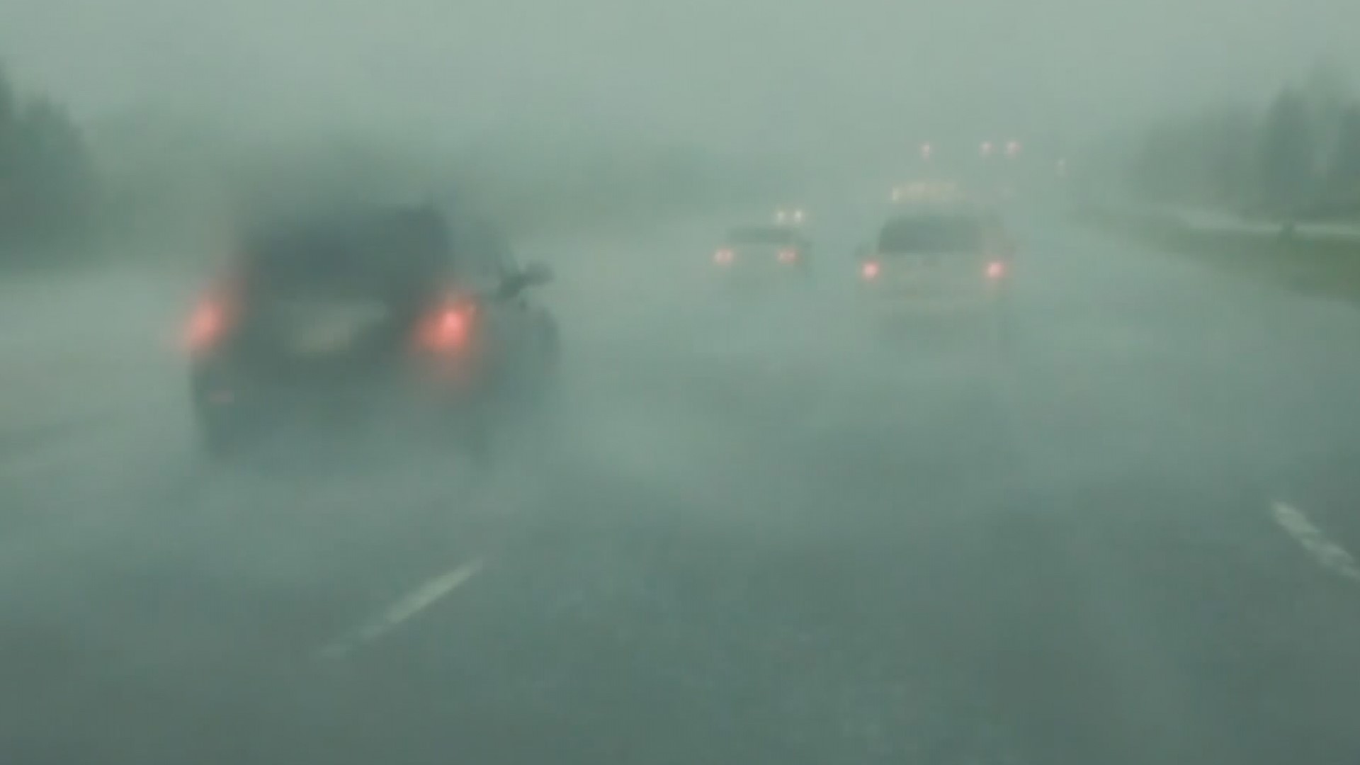 Florida bill would let drivers use hazard lights in rain