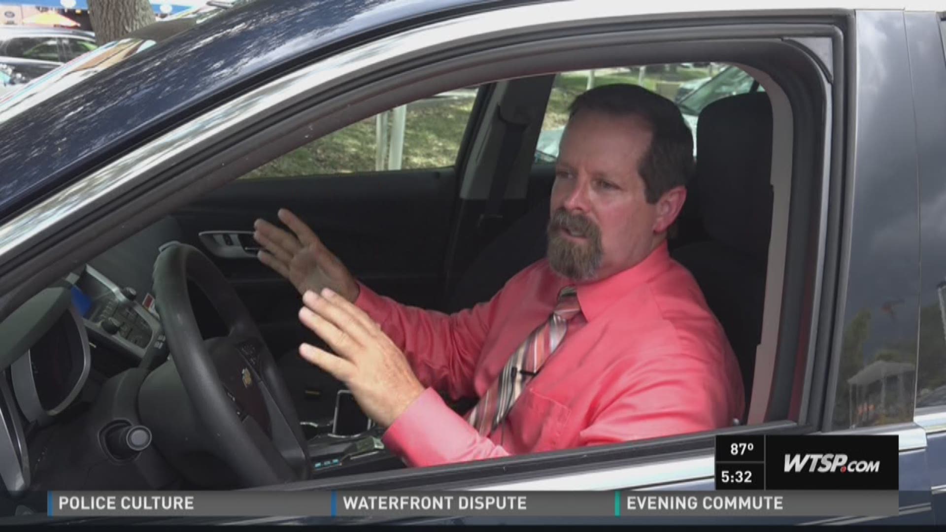 St. Pete police spokesman shows you how to act when pulled over by police.
