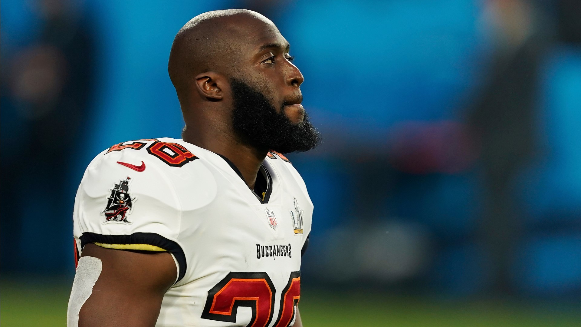 Leonard Fournette Officially Re Signs With Tampa Bay Buccaneers