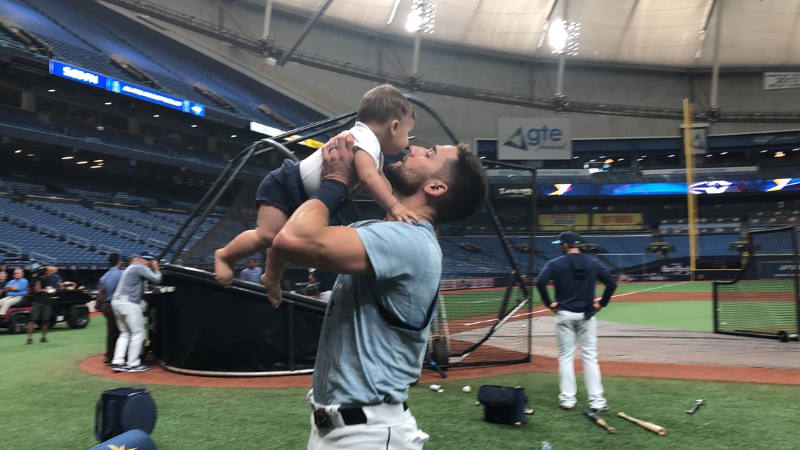 Rays' OF Kevin Kiermaier gets an assist with pregame wedding