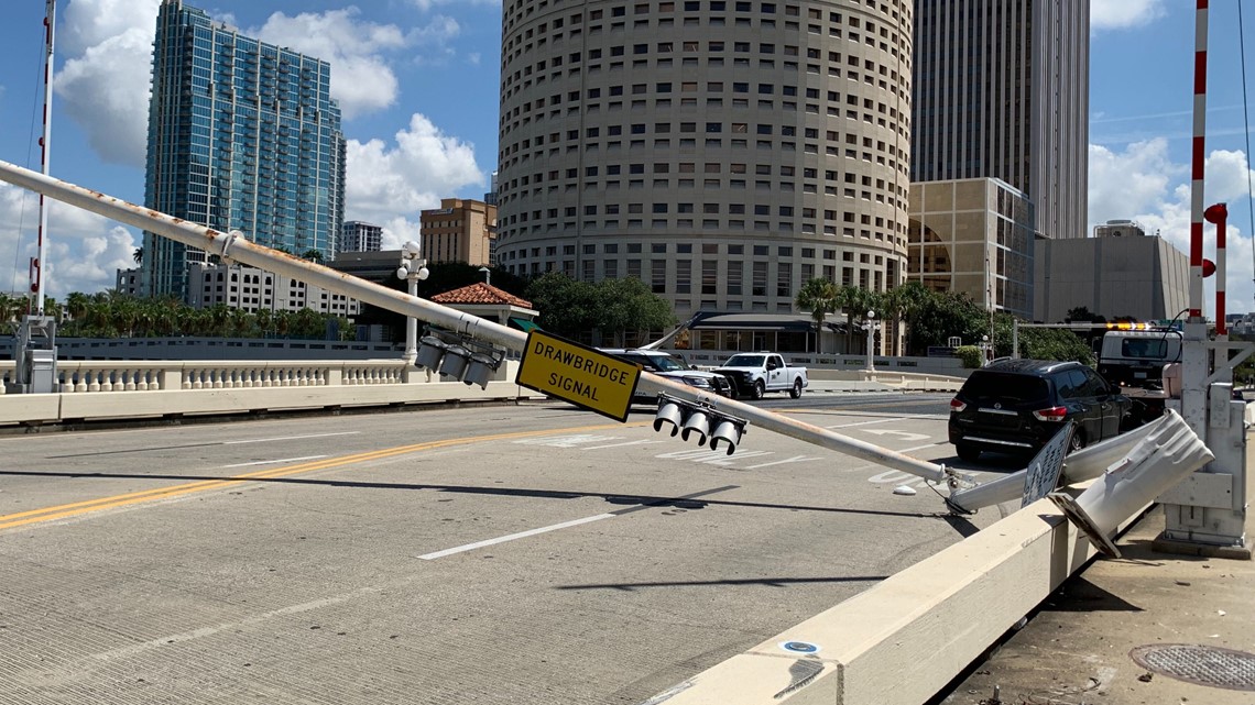 Kennedy Bridge closed in Tampa after car hits light pole