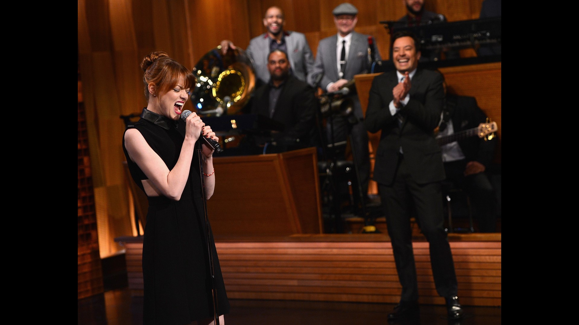Emma Stone And Jimmy Fallon face off in epic lip sync contest