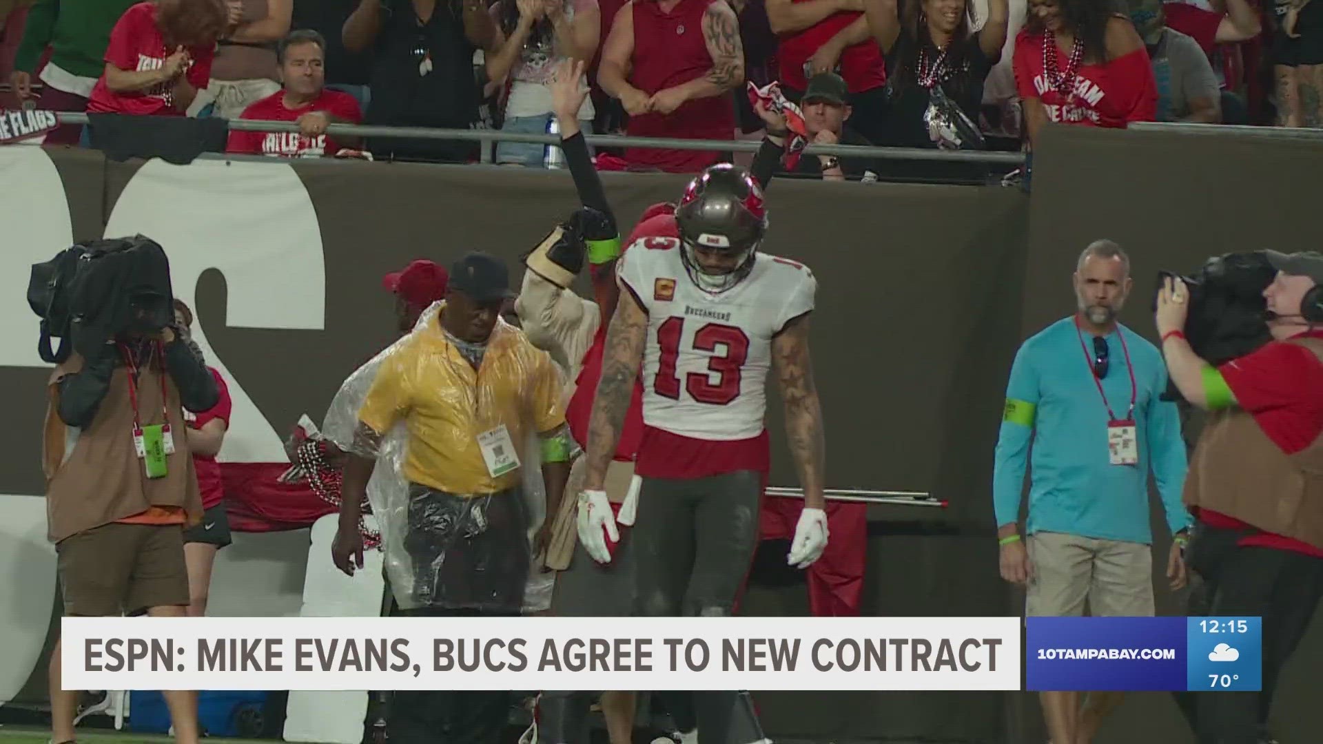 The 2-year contract is worth $52 million. Evans would have become a free agent next week.