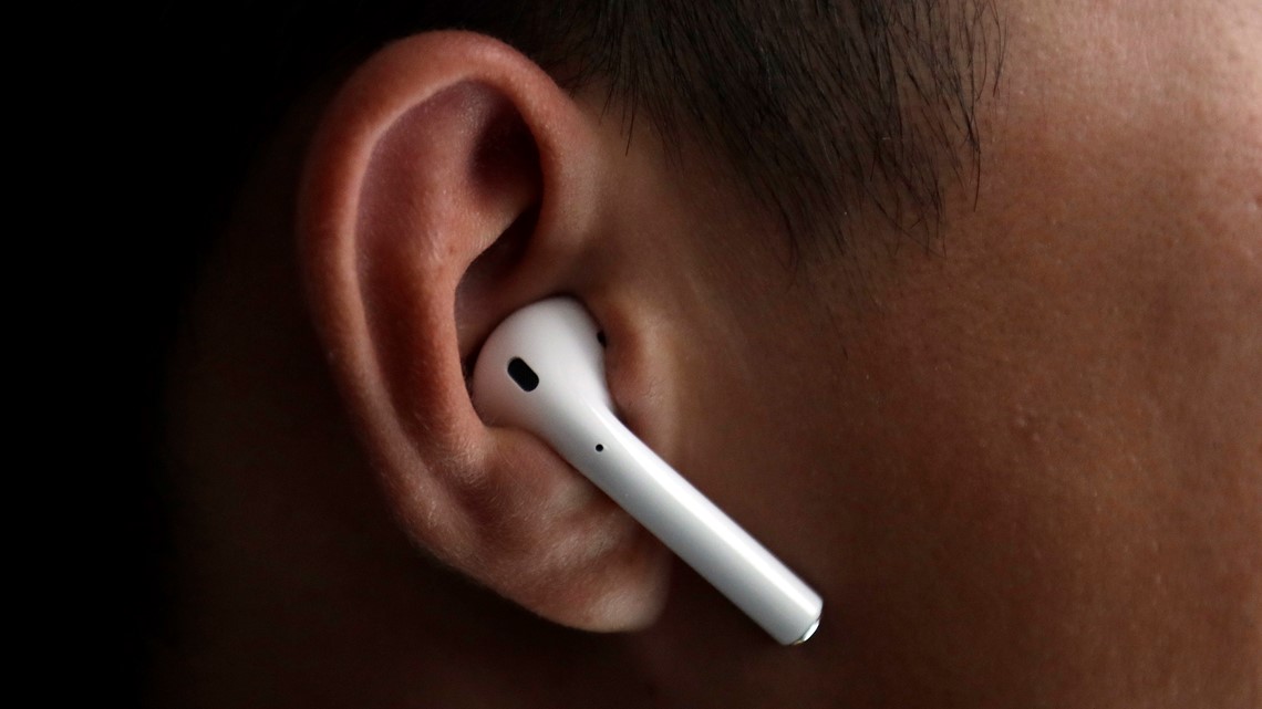 Apple AirPods, wireless headphones are possible cancer risk, scientists