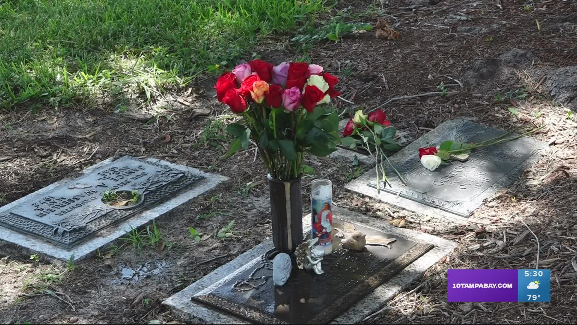 The removal of the vases resulted in a loss of around $150,000, the Pinellas County Sheriff's Office said.