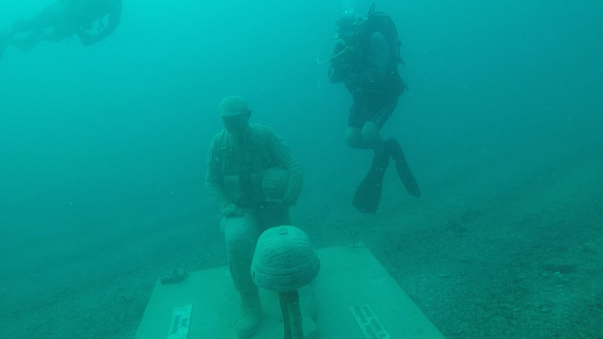 Circle of Heroes underwater memorial honors vets in Clearwater
