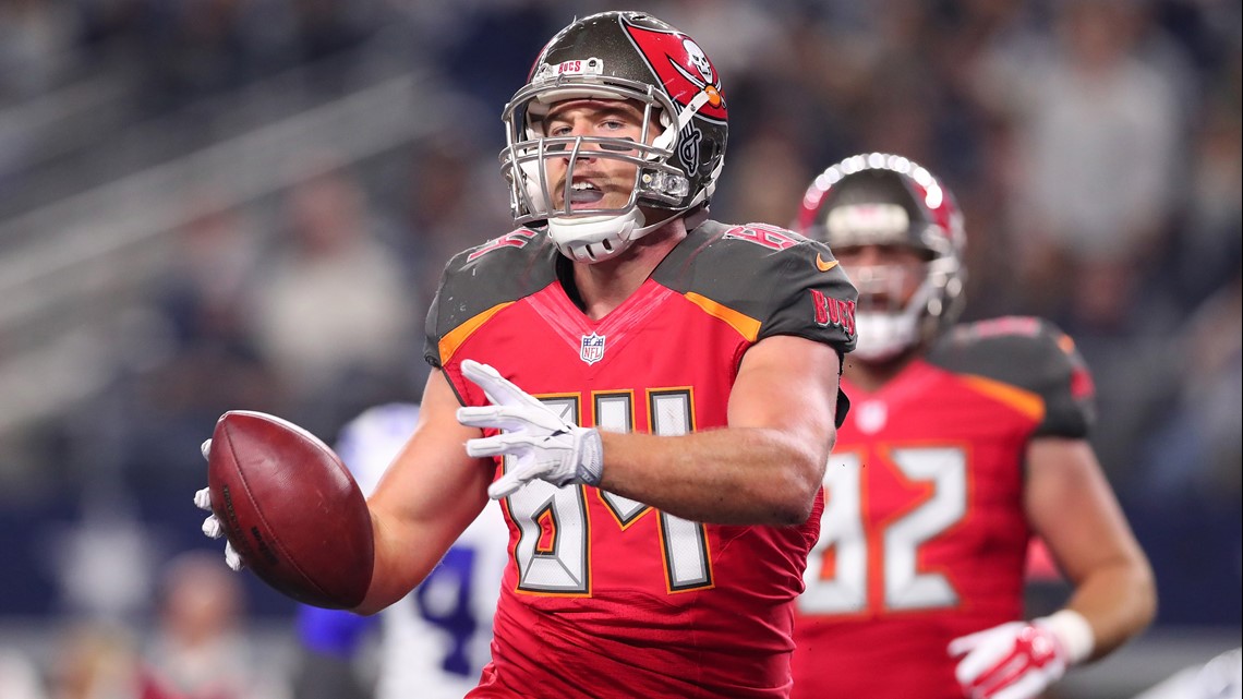 Bucs' Cameron Brate recovered from the coronavirus, promotes plasma  donations