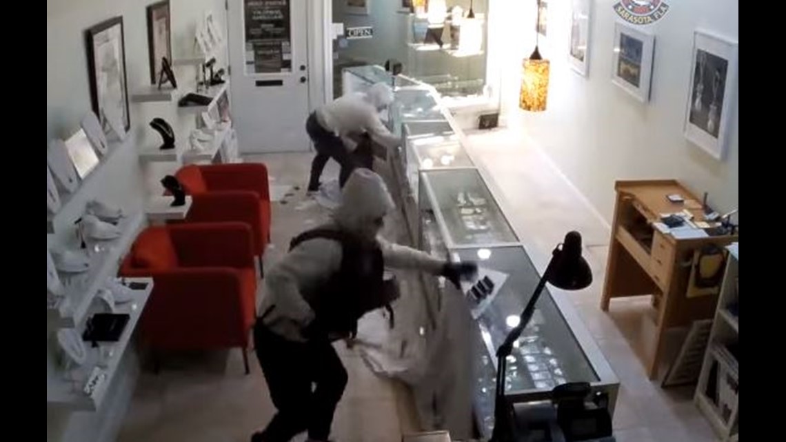 Sarasota police believe suspects in jewelry coin store heist are