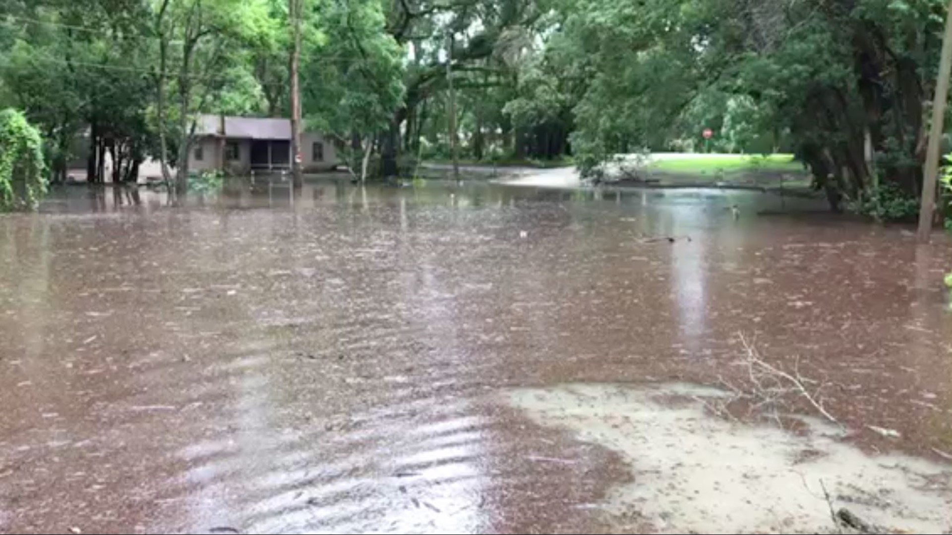 Heavy rain flooding streets in Manatee County
