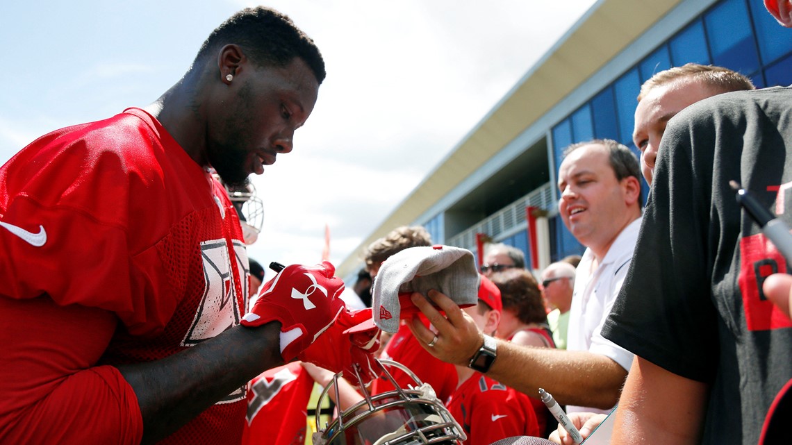 What happened to Jason Pierre-Paul's hand? Pro Bowl career rebuilt with  Buccaneers after fireworks accident