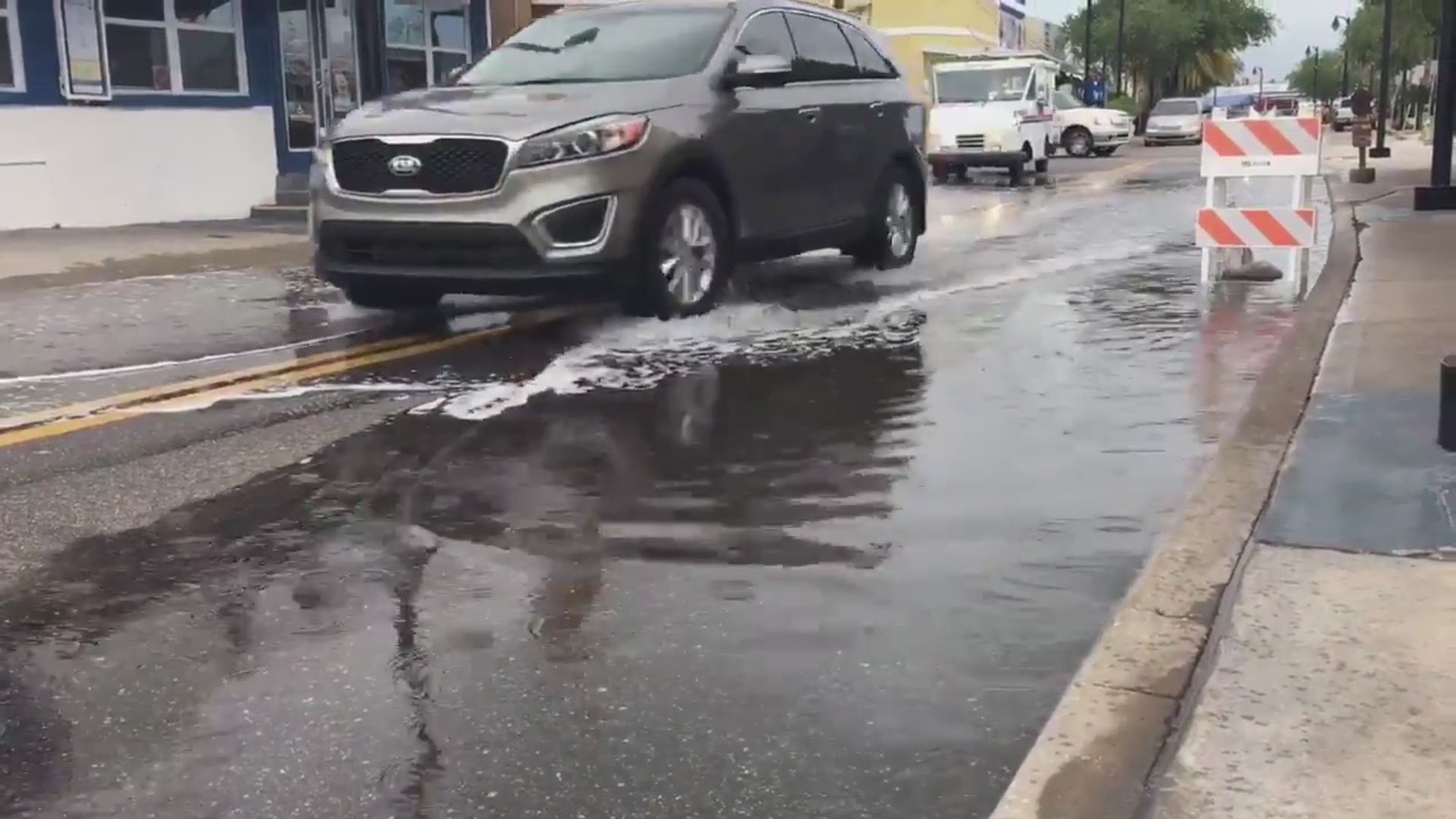 10News reporter Liz Crawford captured footage of pools of water beginning to form along Dodecanese Boulevard in Tarpon Springs. https://on.wtsp.com/2Va8NEd